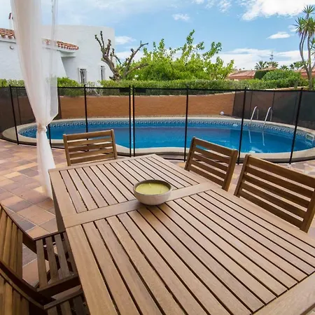 Holiday home Allotjament Lo Garxal *